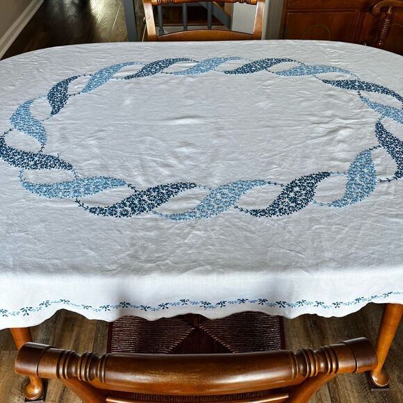 Vintage Hand Embroidered Linen Tablecloth Blue Floralβ Rectangle Cottagecore - Picture 3 of 9